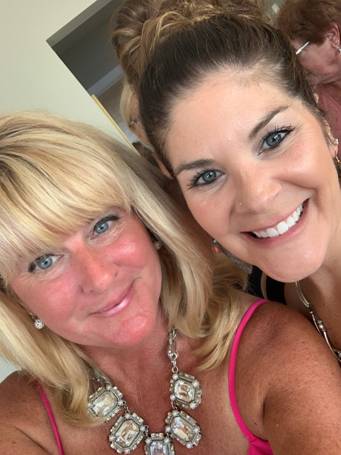 A person and person taking a selfie
Description automatically generated